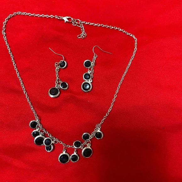 Ardene Jewelry Accessory Necklace and Earring set, Silver Tone - Picture 1 of 1